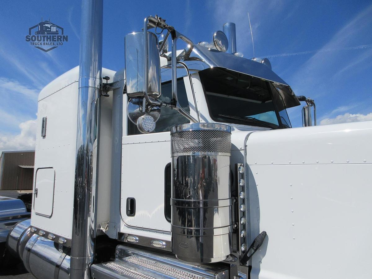 Used 2021 PETERBILT 389