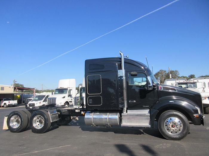 Used 2021 KENWORTH T880