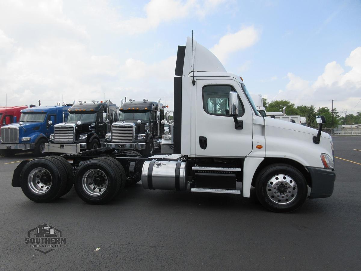 Used 2018 FREIGHTLINER CASCADIA 125