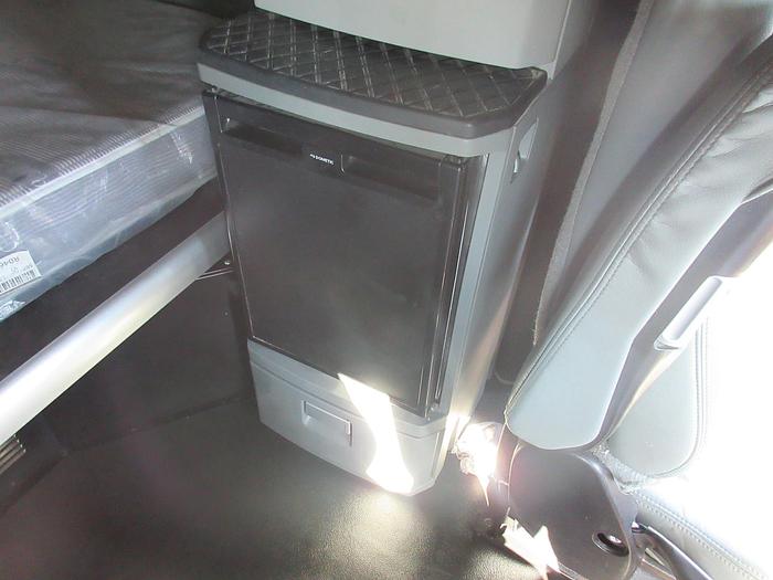 Used 2021 KENWORTH T880