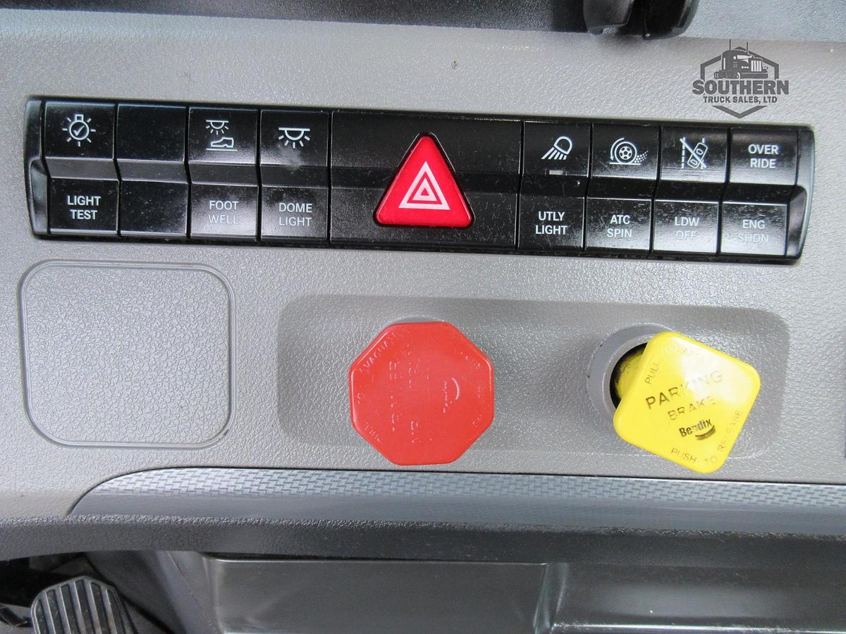 Used 2021 FREIGHTLINER CASCADIA 116