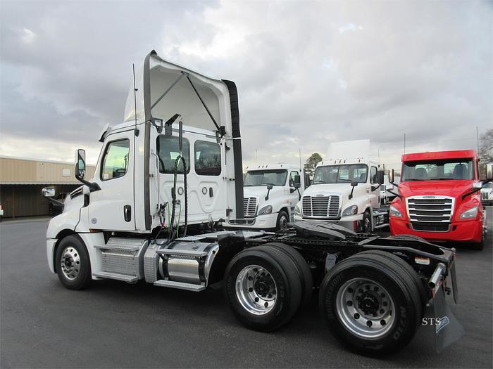 Used 2019 FREIGHTLINER CASCADIA 126