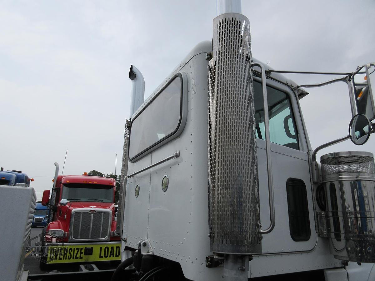 Used 2011 PETERBILT 388