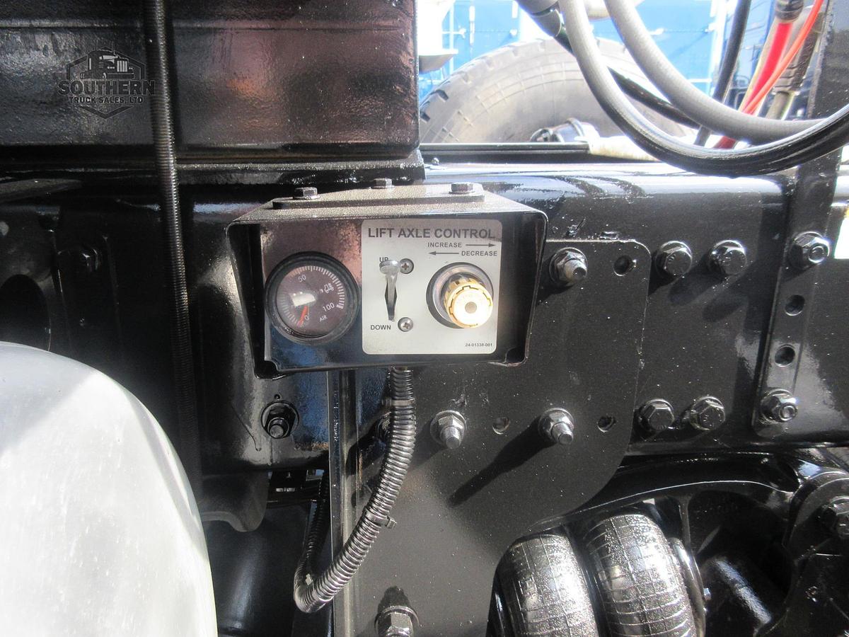 Used 2020 FREIGHTLINER 122SD