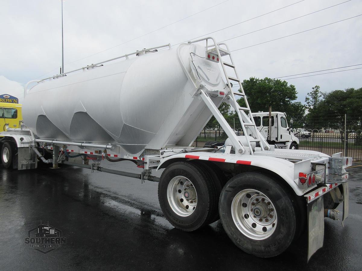 Used 2011 POLAR 42 ft