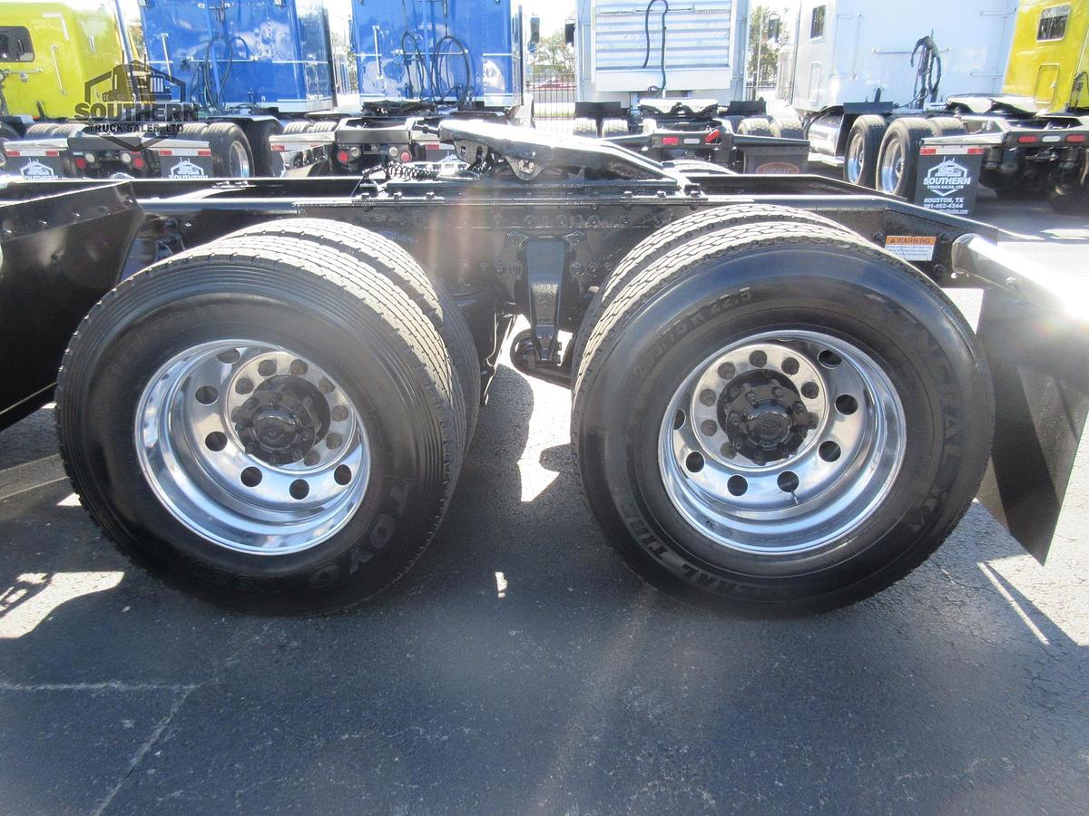 Used 2019 FREIGHTLINER 122SD