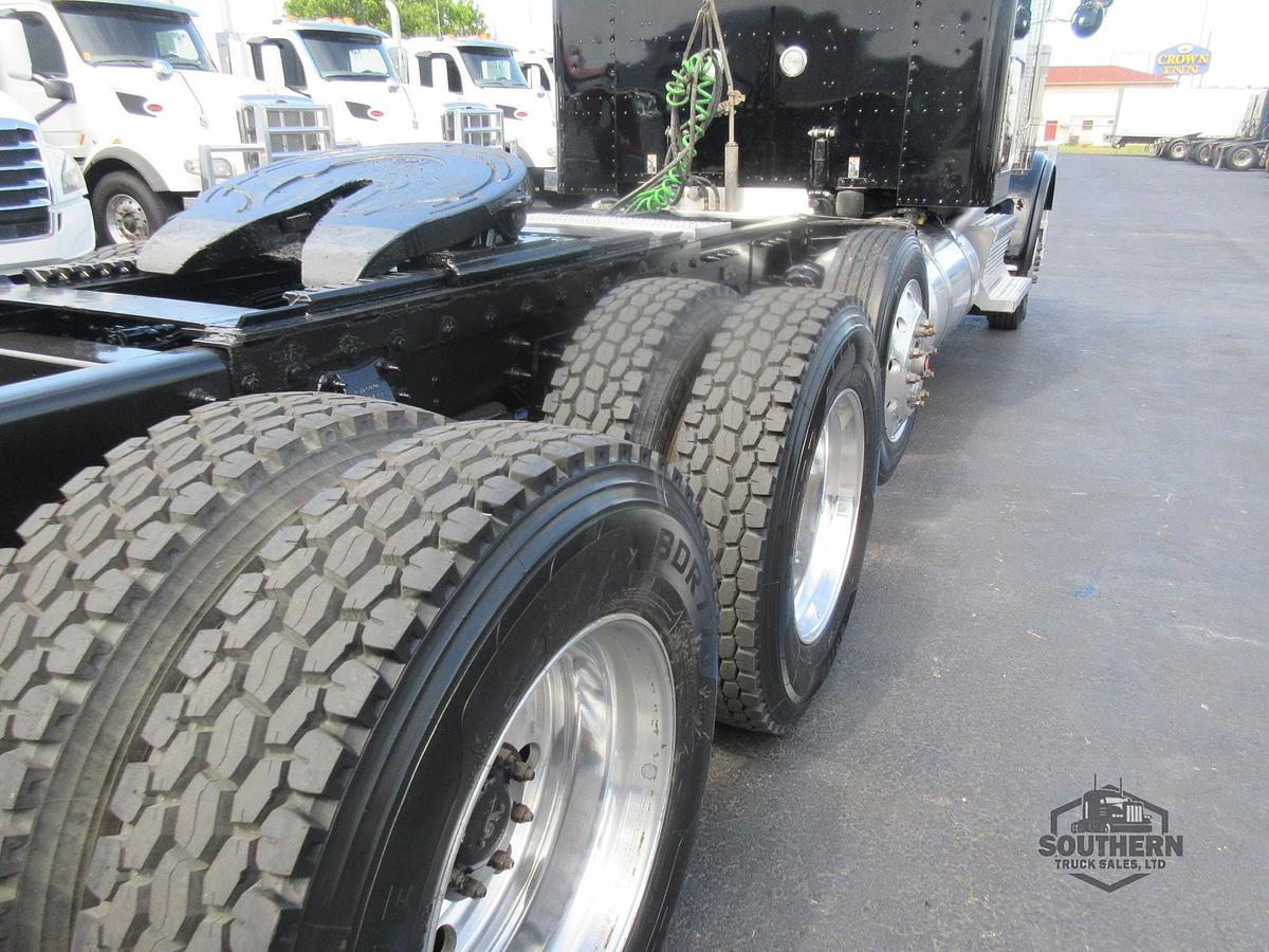 Used 2023 PETERBILT 389