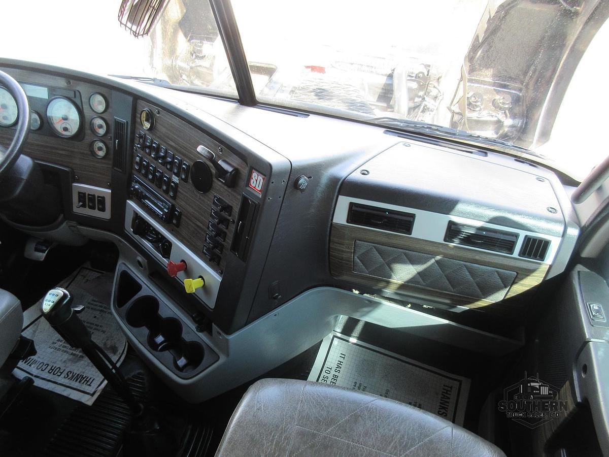 Used 2019 FREIGHTLINER 122SD