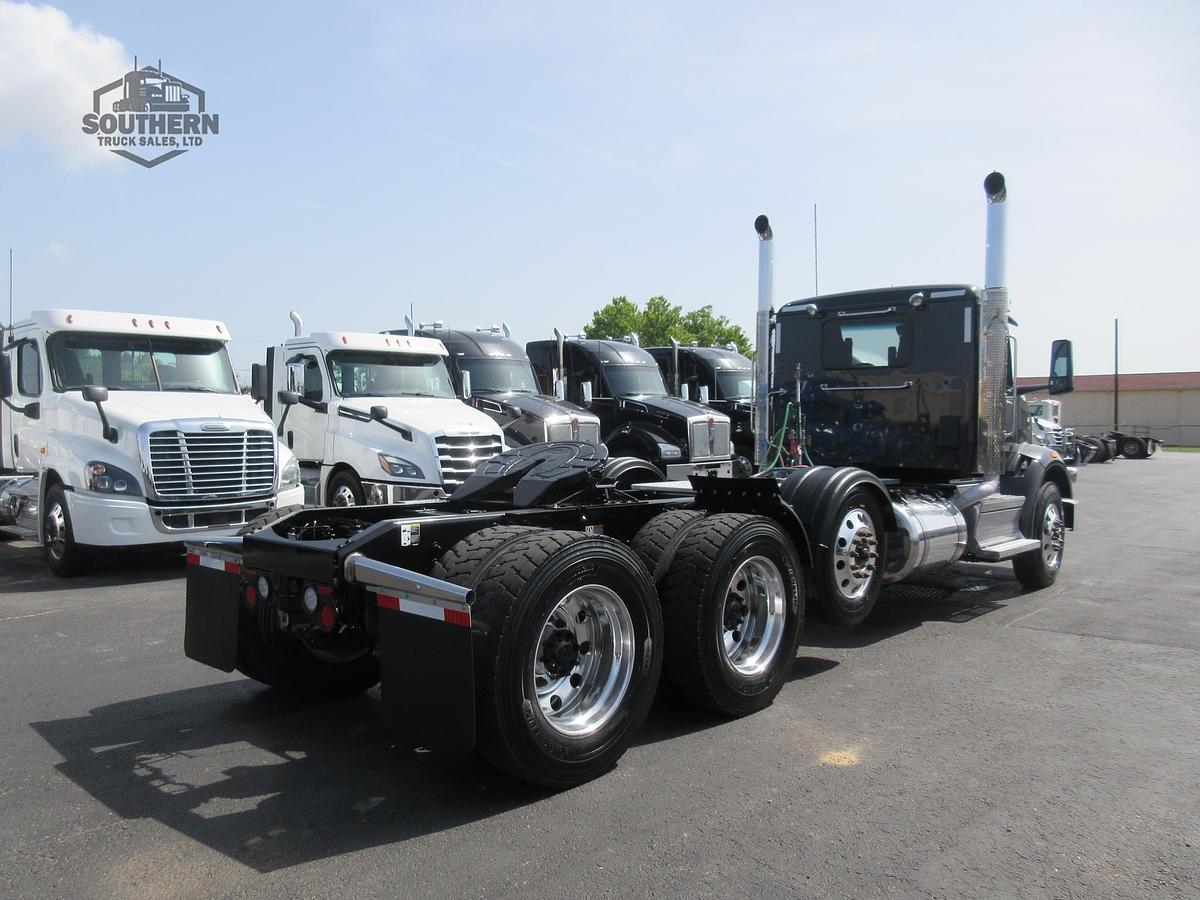 Used 2025 PETERBILT 567