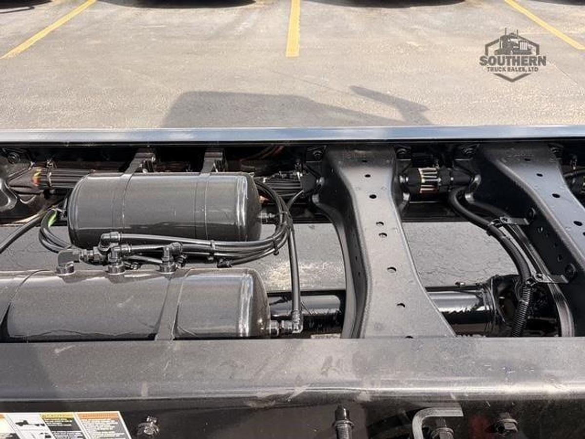 Used 2025 KENWORTH T880