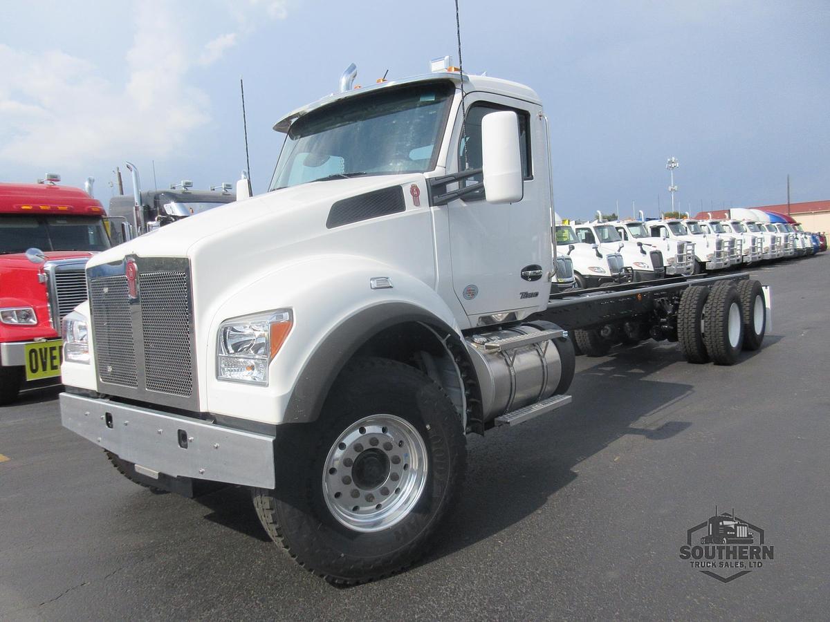 2024 KENWORTH T880