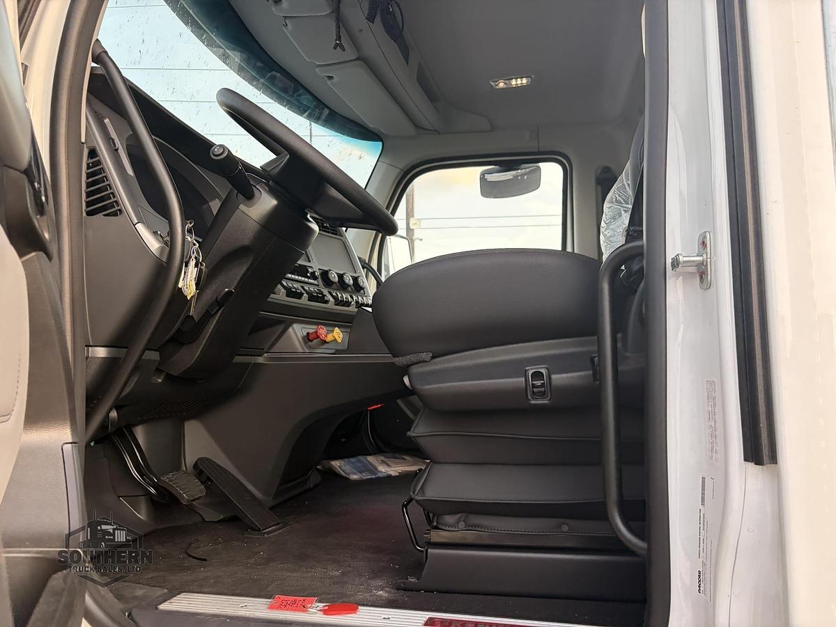 2025 KENWORTH T880