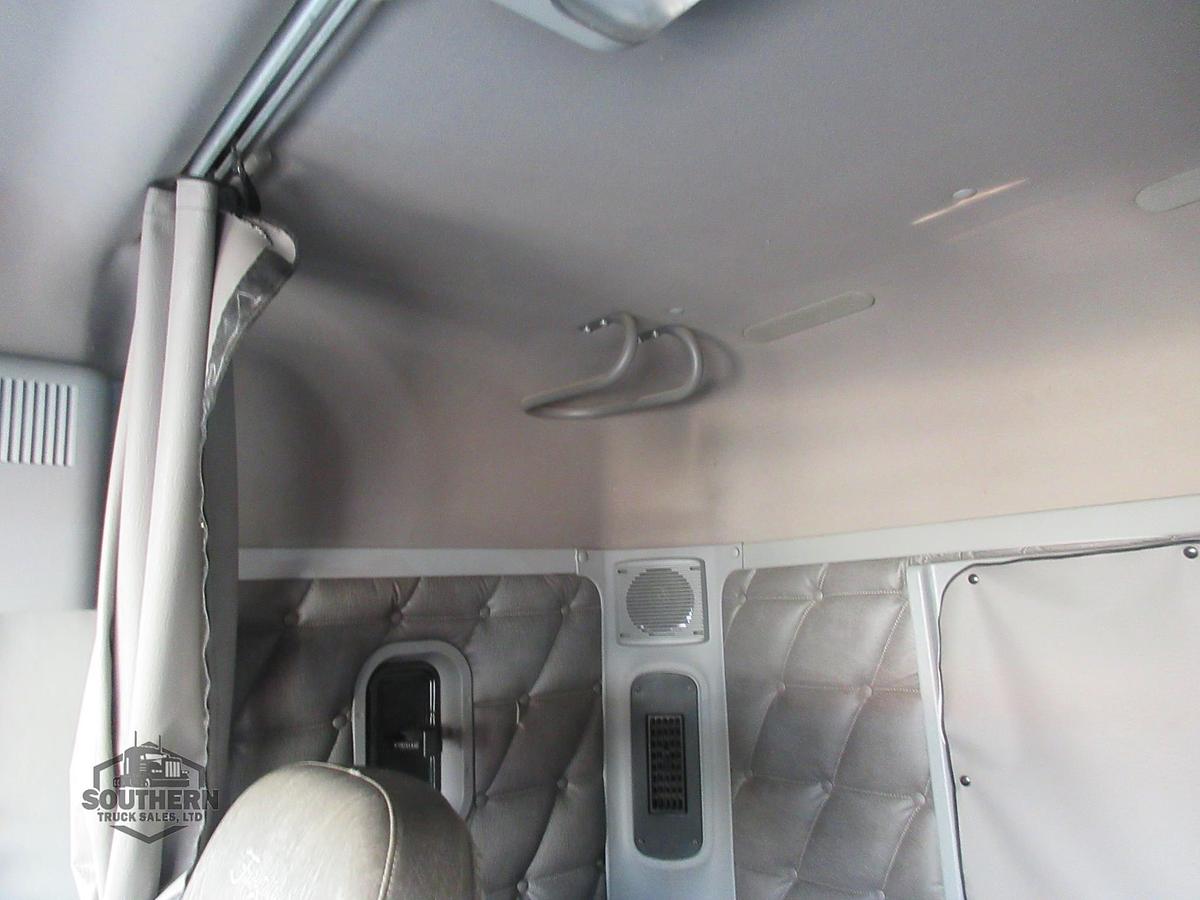 Used 2019 FREIGHTLINER 122SD