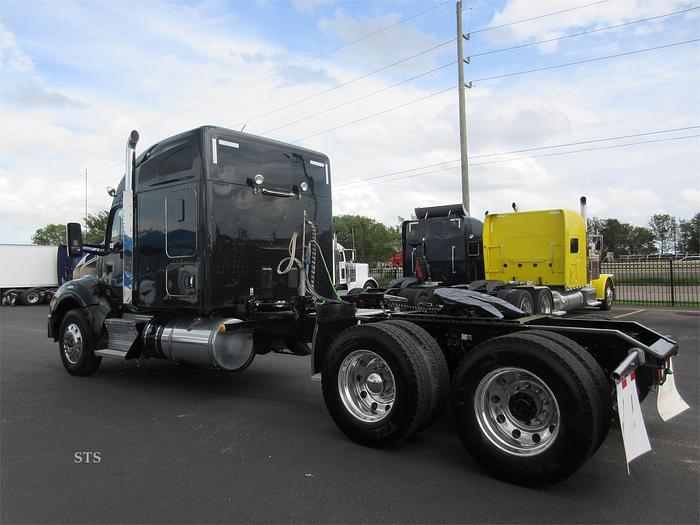 Used 2021 KENWORTH T880