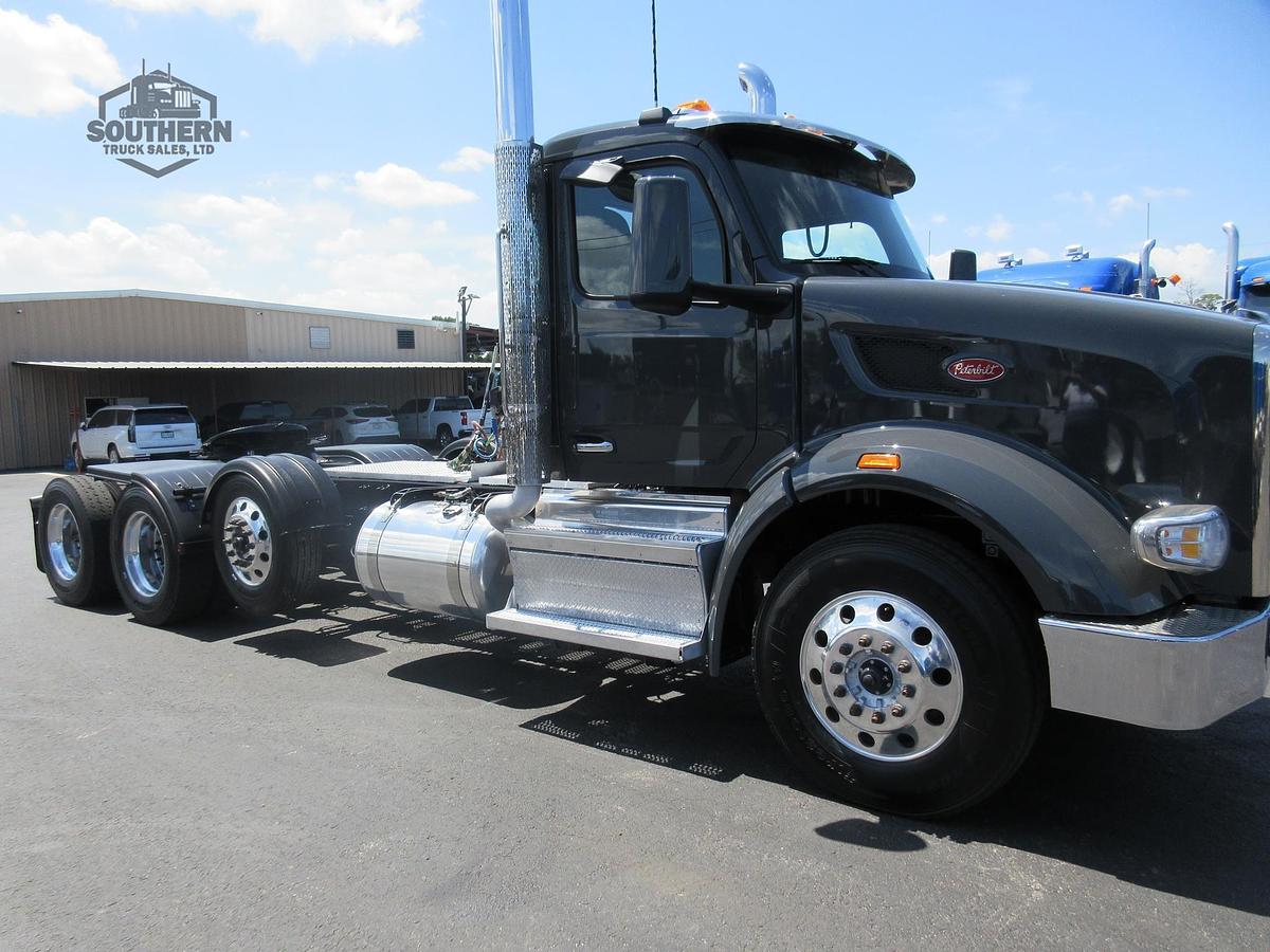 Used 2025 PETERBILT 567