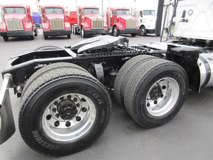 Used 2019 FREIGHTLINER CASCADIA 126