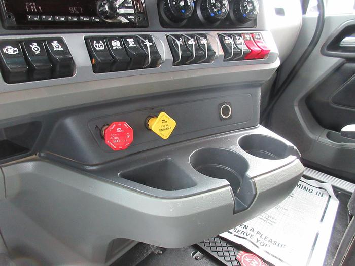Used 2021 KENWORTH T880