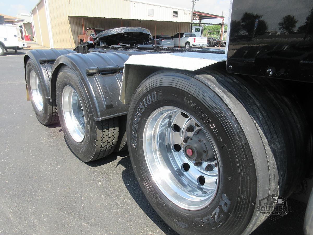 Used 2015 PETERBILT 567