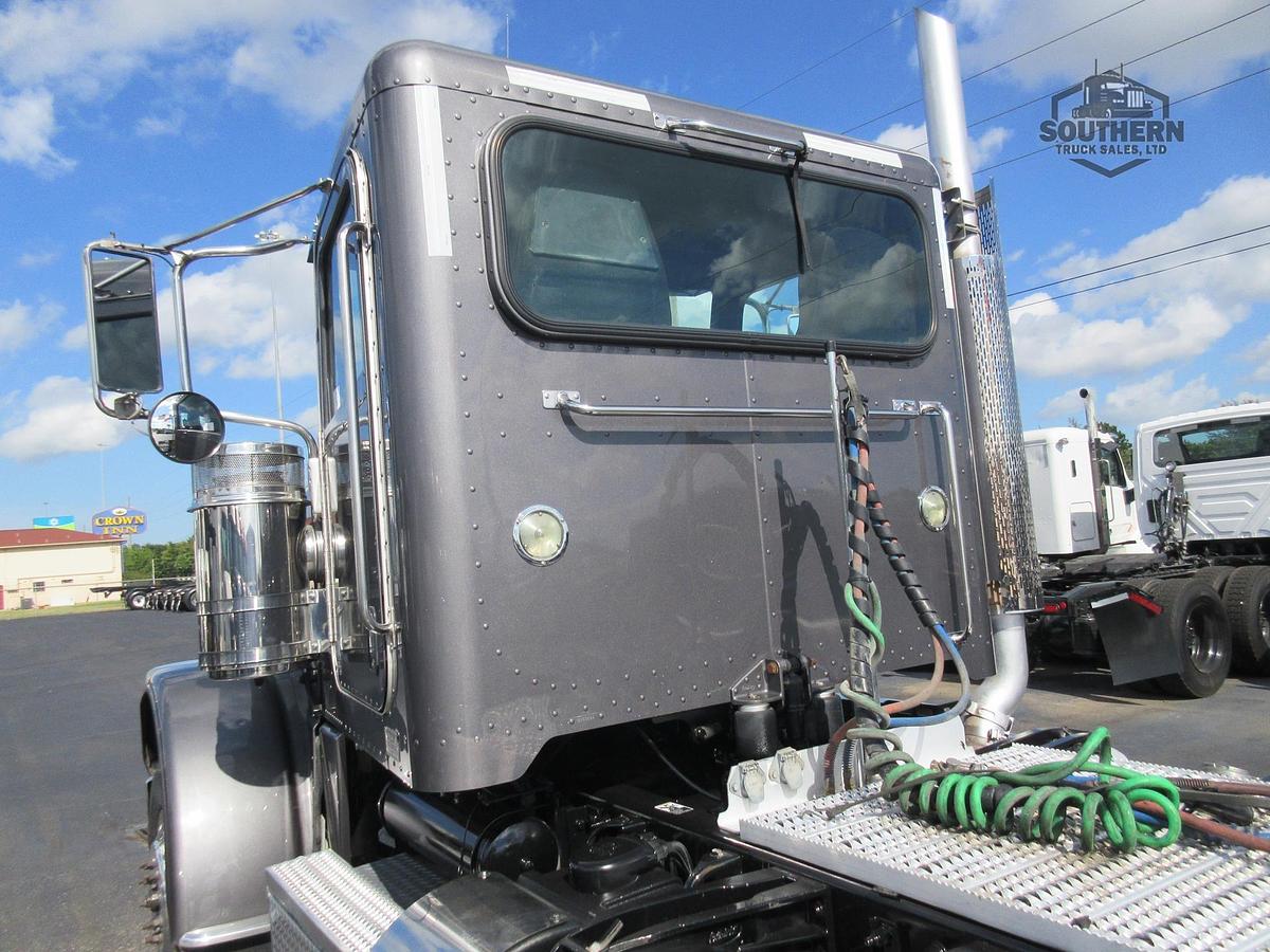 Used 2022 PETERBILT 389