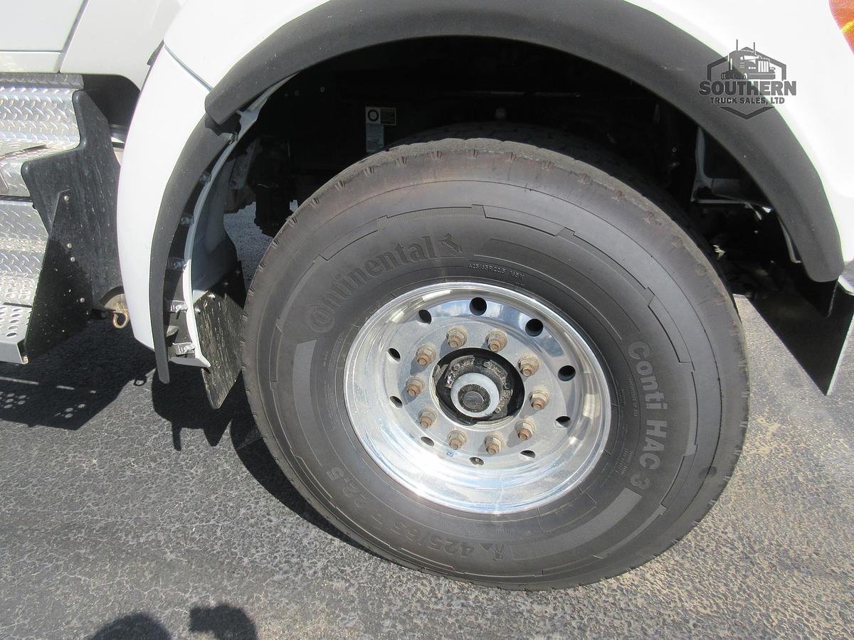 2025 KENWORTH T880
