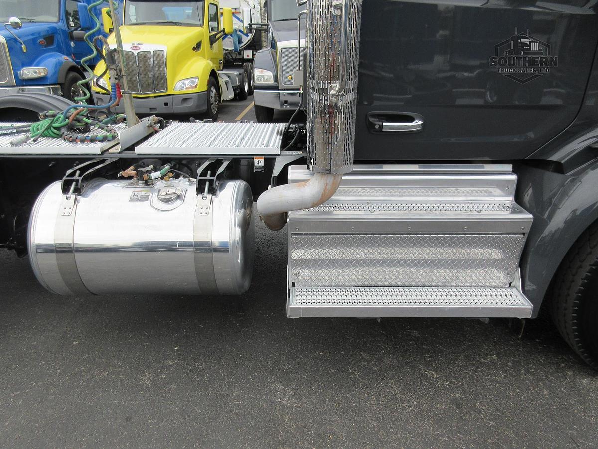 Used 2025 PETERBILT 567