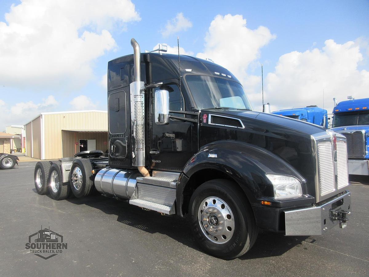 Used 2023 KENWORTH T880