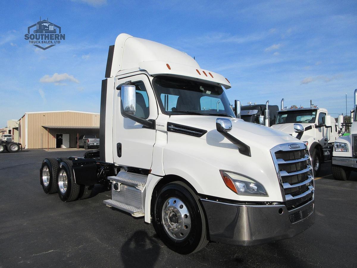 Used 2019 FREIGHTLINER CASCADIA 126