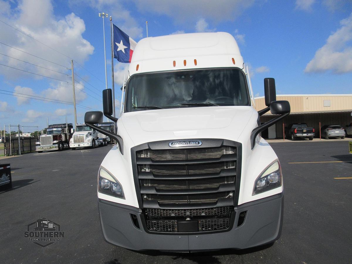 Used 2022 FREIGHTLINER CASCADIA 116