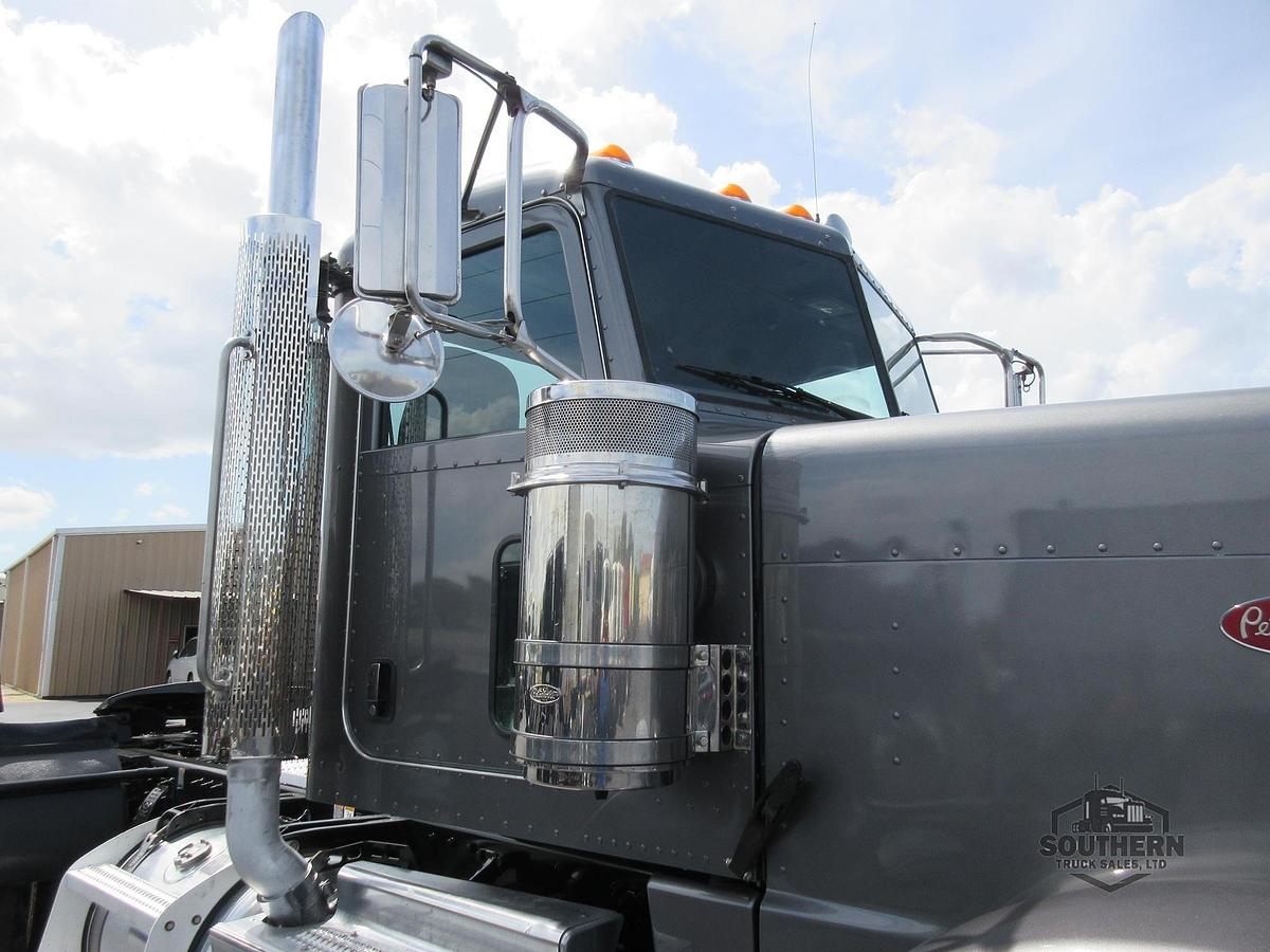 Used 2022 PETERBILT 389