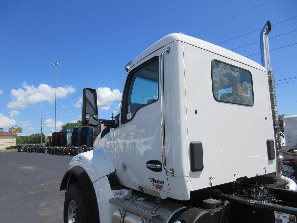 2025 KENWORTH T880