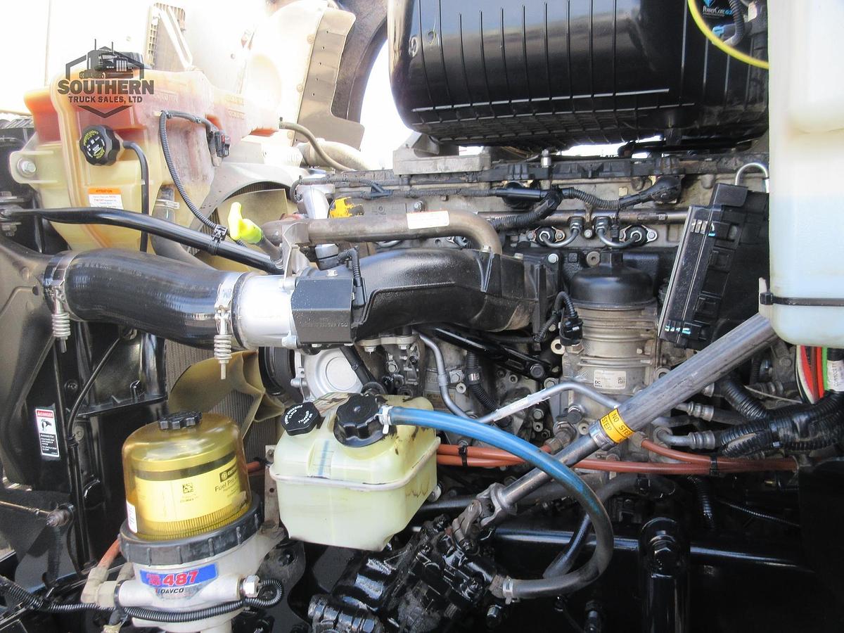 Used 2019 FREIGHTLINER 122SD