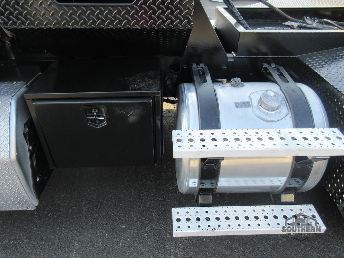 Used 2018 FREIGHTLINER 122SD