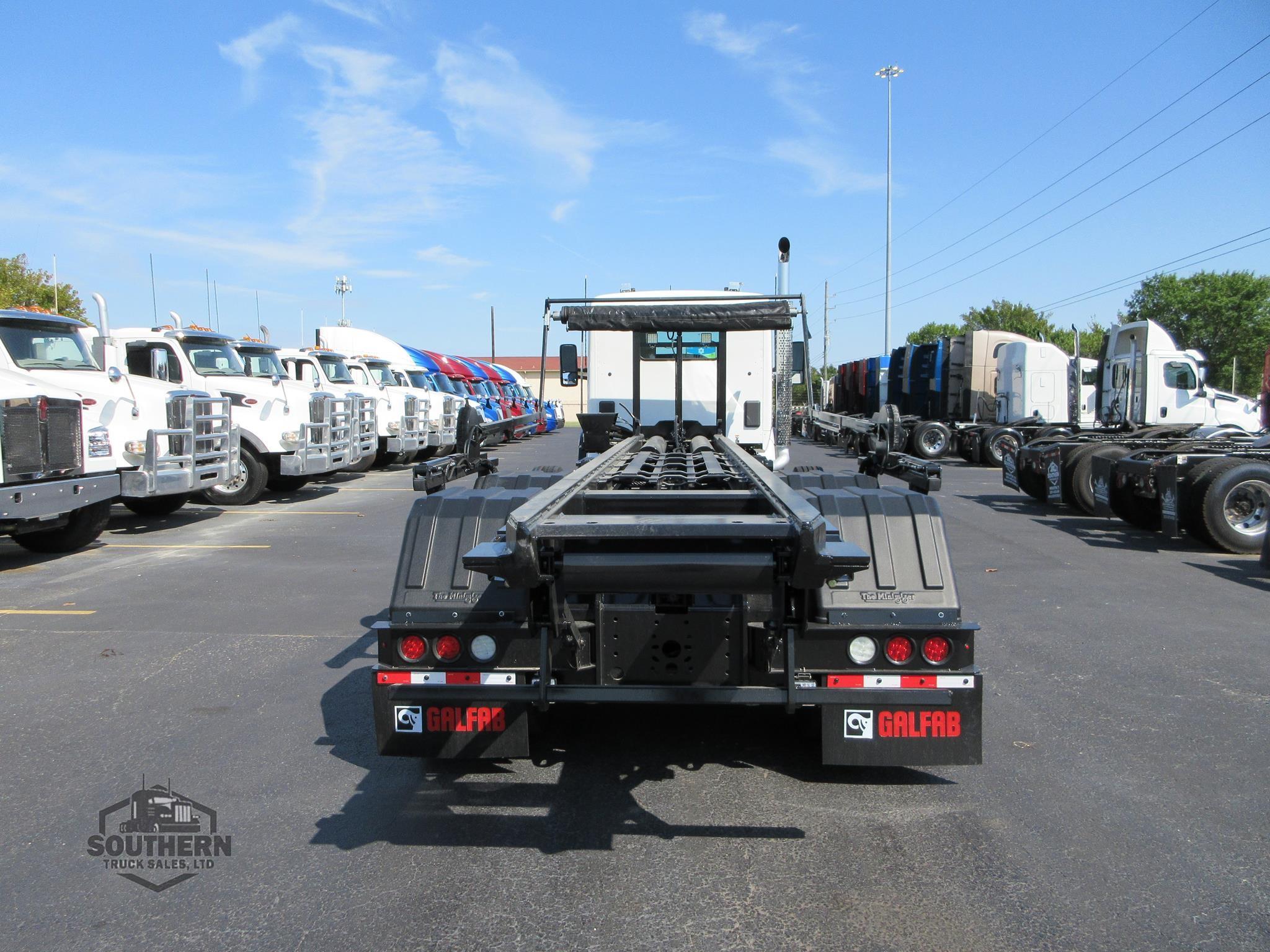 2025 KENWORTH T880