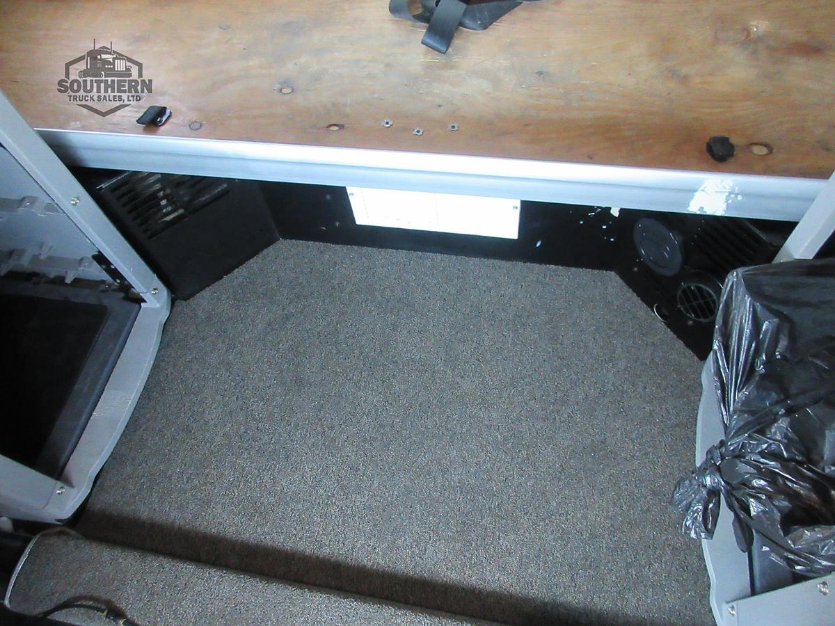 Used 2015 PETERBILT 567