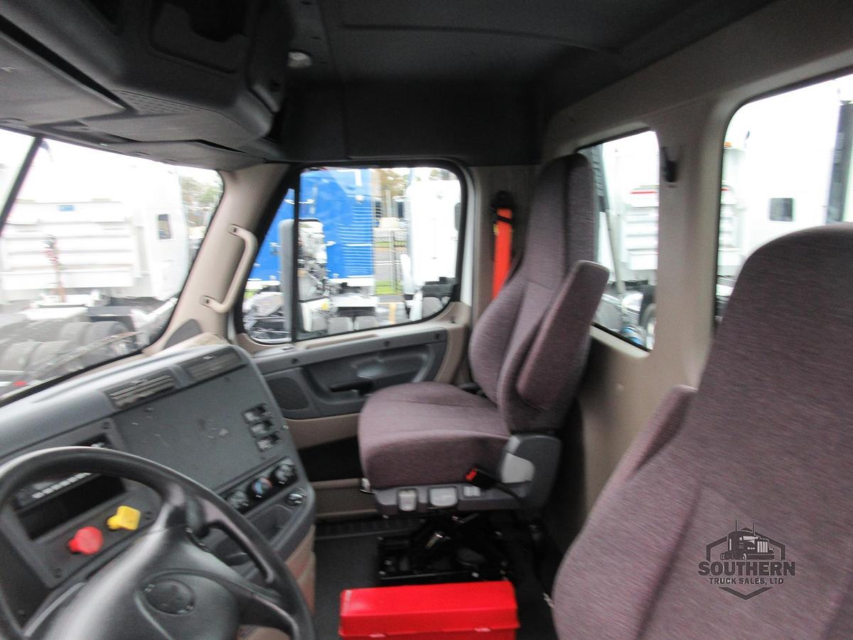 Used 2018 FREIGHTLINER CASCADIA 113