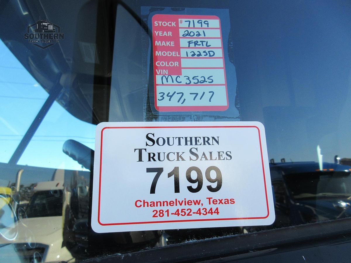 Used 2021 FREIGHTLINER CORONADO 122 SD