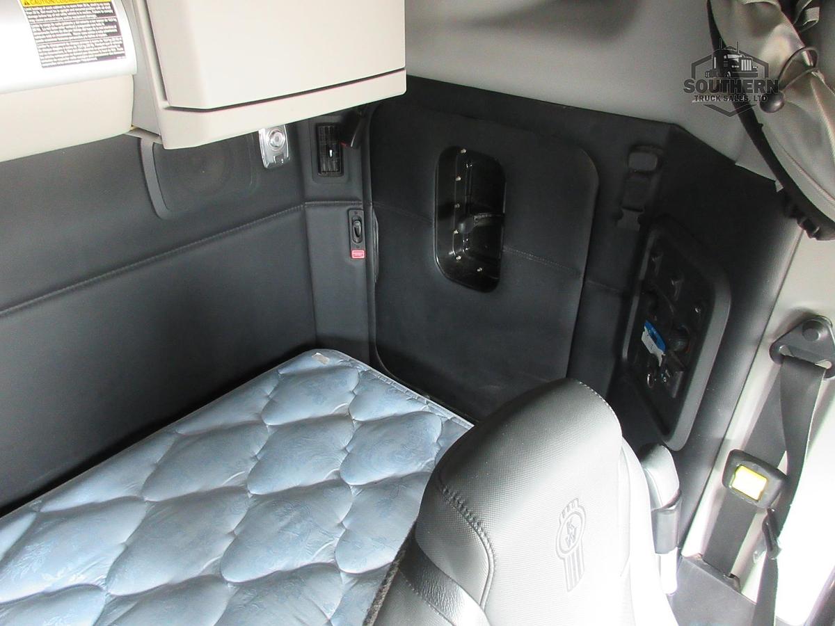 Used 2023 KENWORTH T880