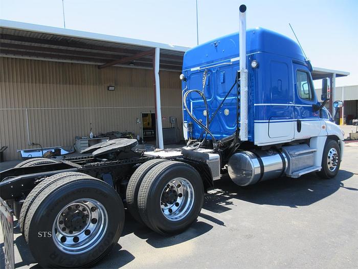 Used 2017 FREIGHTLINER CASCADIA 125