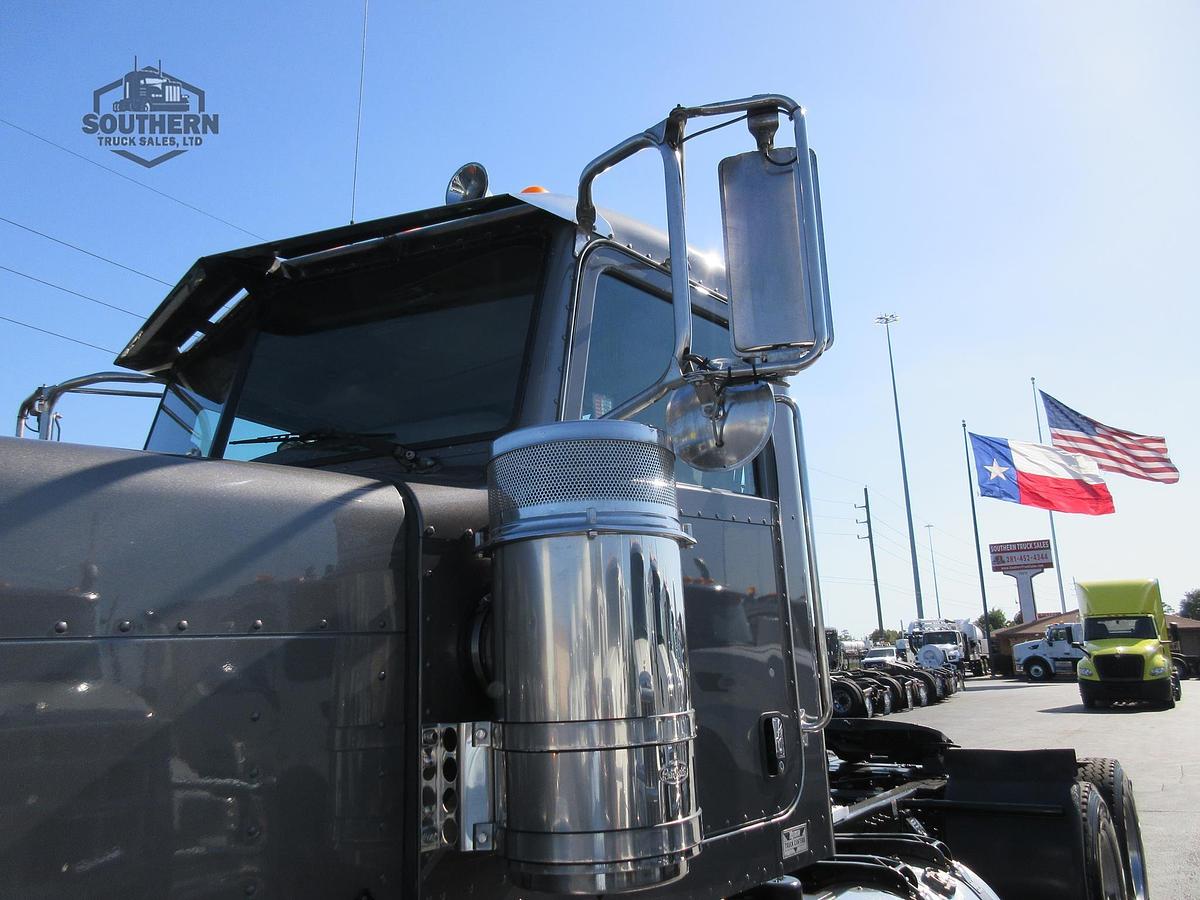 Used 2022 PETERBILT 389