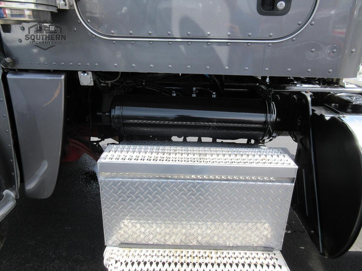 Used 2022 PETERBILT 389
