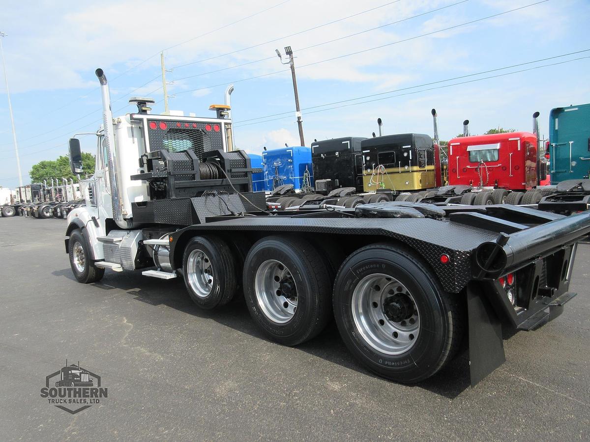 Used 2018 FREIGHTLINER CORONADO 122 SD