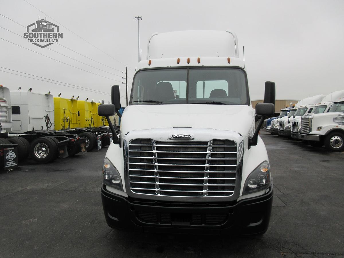 Used 2018 FREIGHTLINER CASCADIA 113