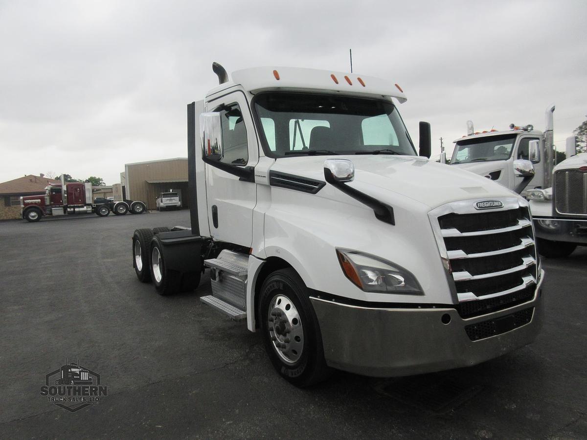 Used 2019 FREIGHTLINER CASCADIA 126