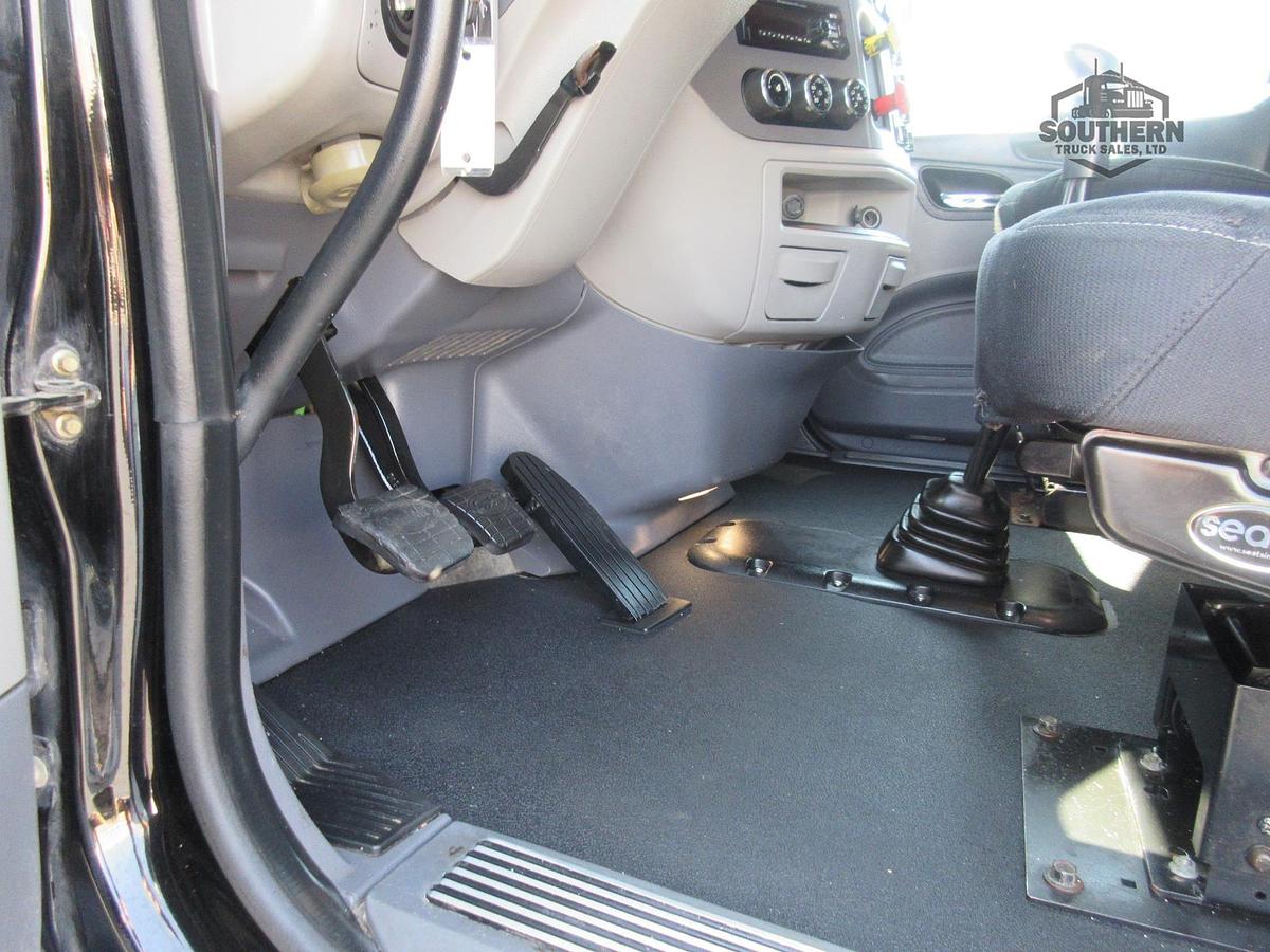 Used 2015 PETERBILT 567