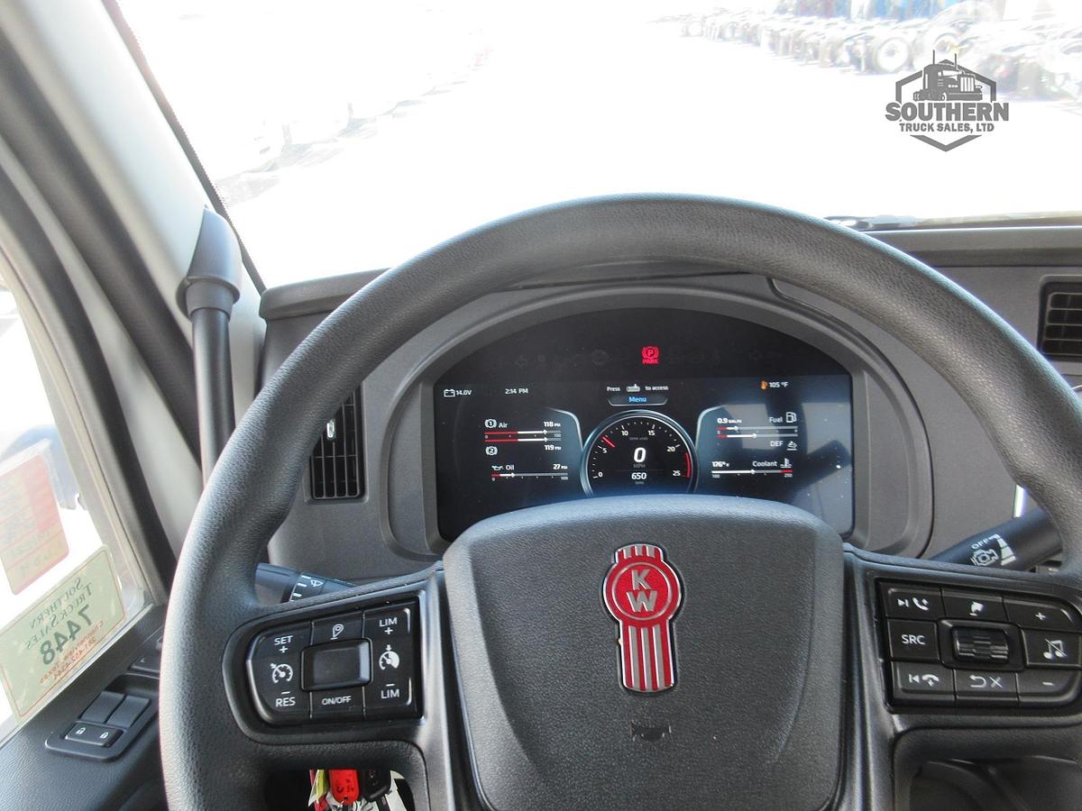 2025 KENWORTH T880