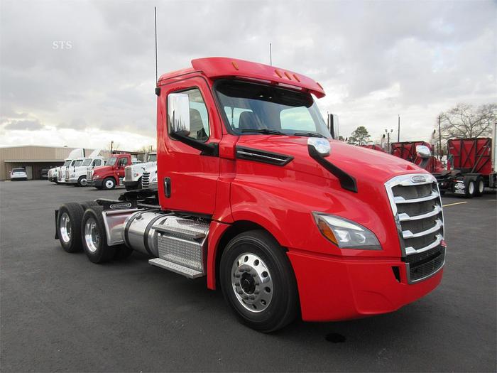 Used 2018 FREIGHTLINER CASCADIA 126