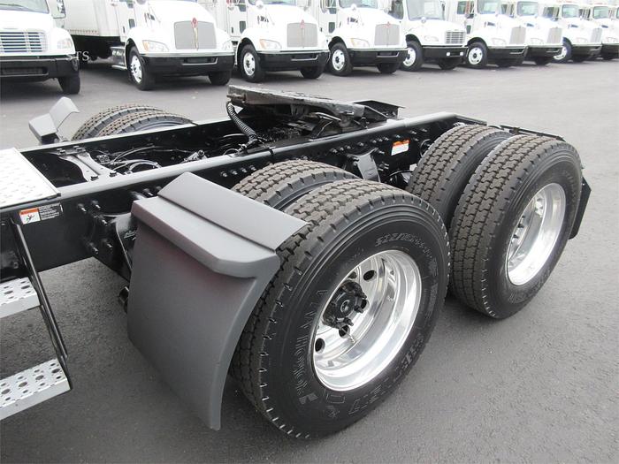 Used 2021 FREIGHTLINER CASCADIA 126