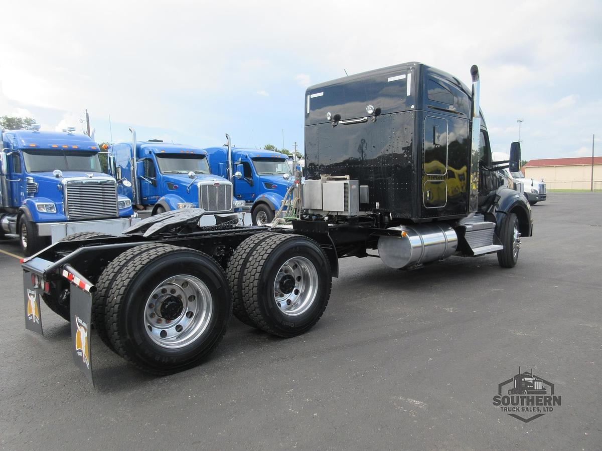 Used 2021 KENWORTH T880