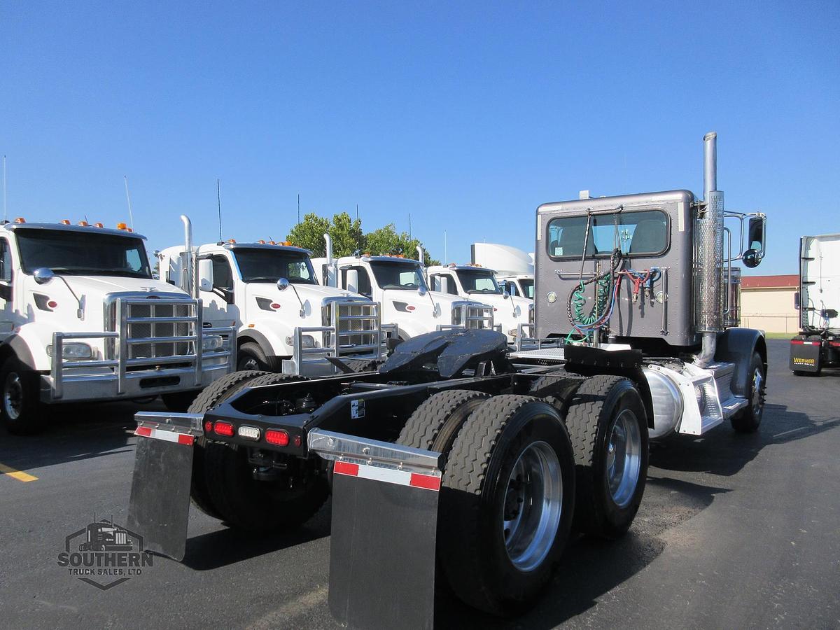 Used 2022 PETERBILT 389