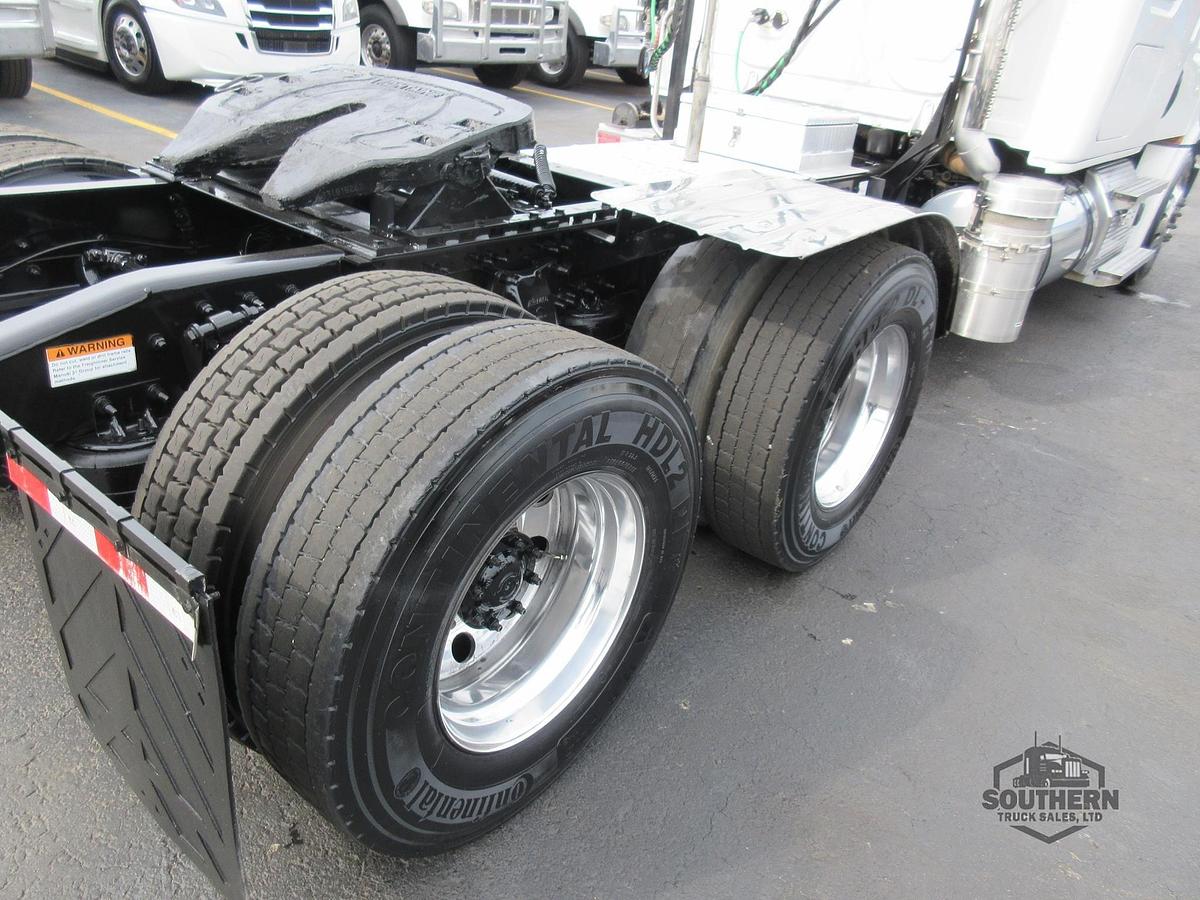 Used 2019 FREIGHTLINER CASCADIA 126